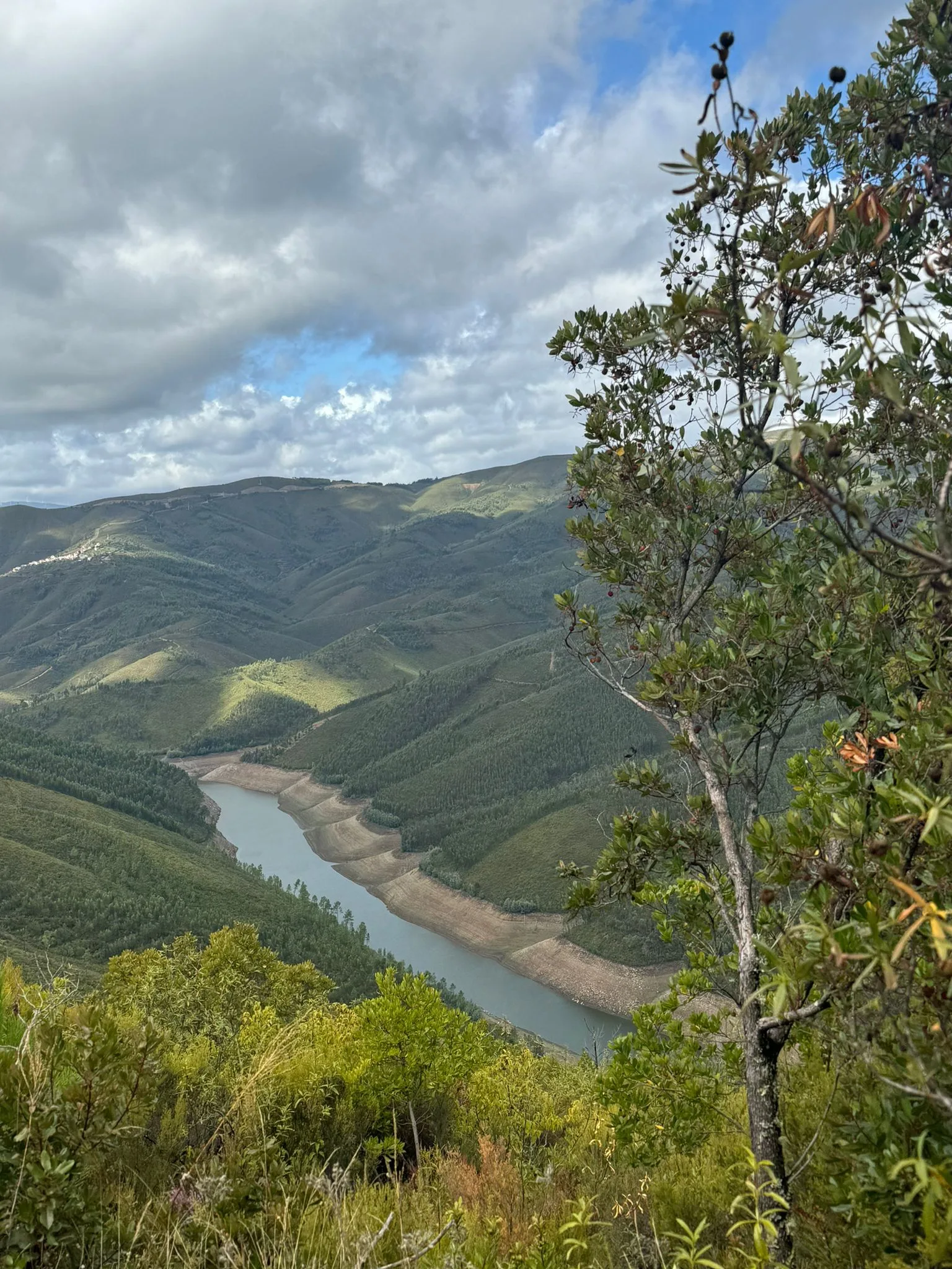 Flusslandschaft Rio Zêzere in Mittelportugal